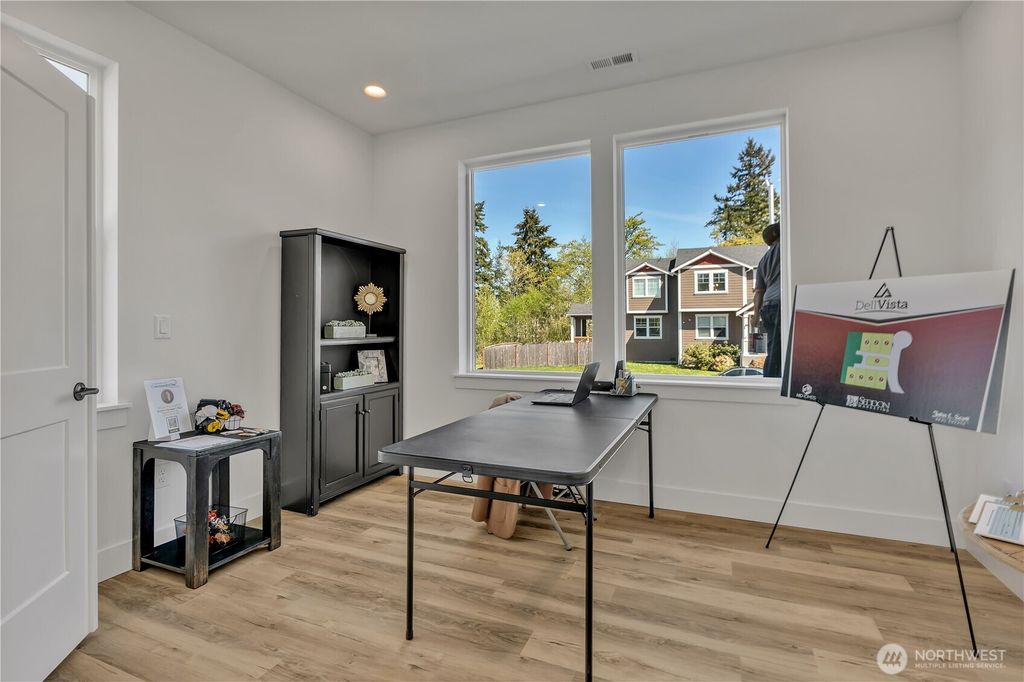 listing image 9360715371601859355