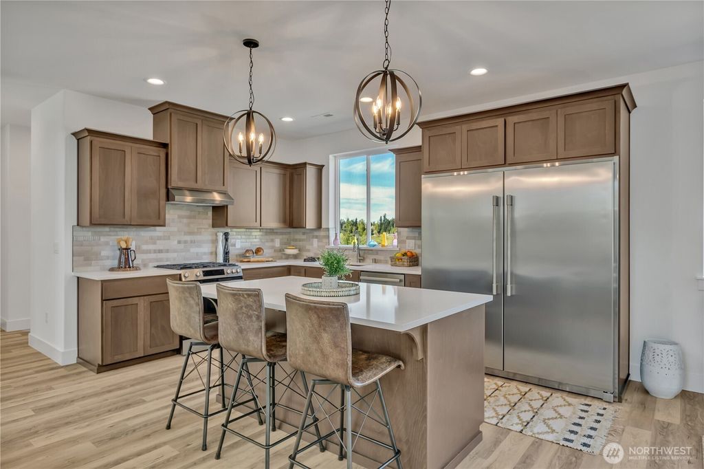 listing image 9364279098664831874