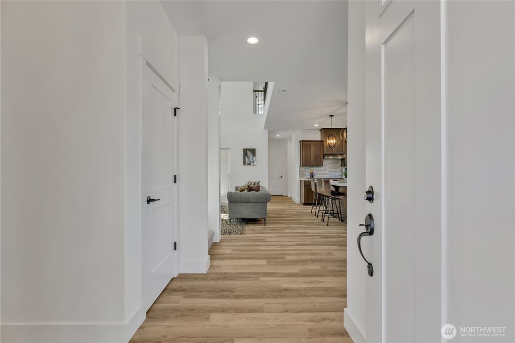 listing image 9362439964223777110