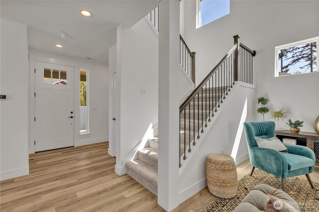 listing image 9361846037198541503