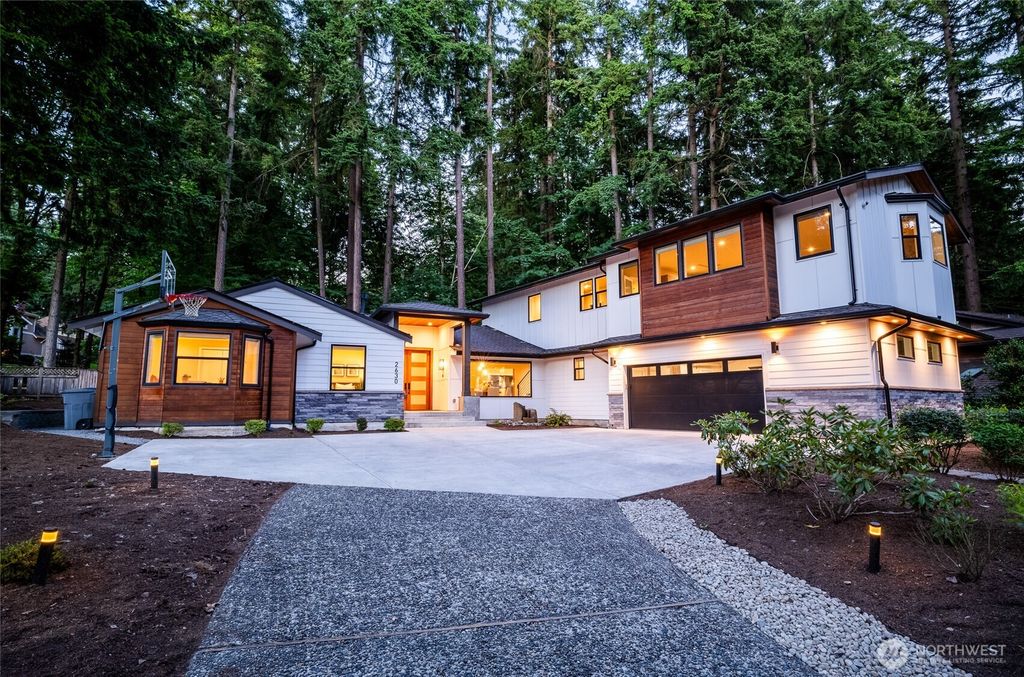 Photo of 2630 131st Place NE, Bellevue, WA 98005 (MLS # 2390107)