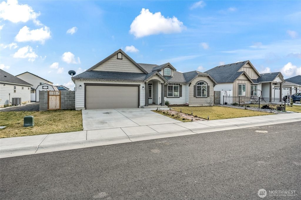 Photo of 730 L St. St NE, Quincy, WA 98850 (MLS # 2488845)