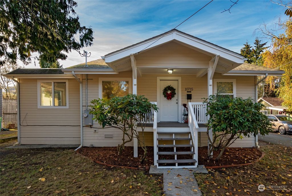 Photo of 10715 Phinney Avenue N, Seattle, WA 98133 (MLS # 2024904)