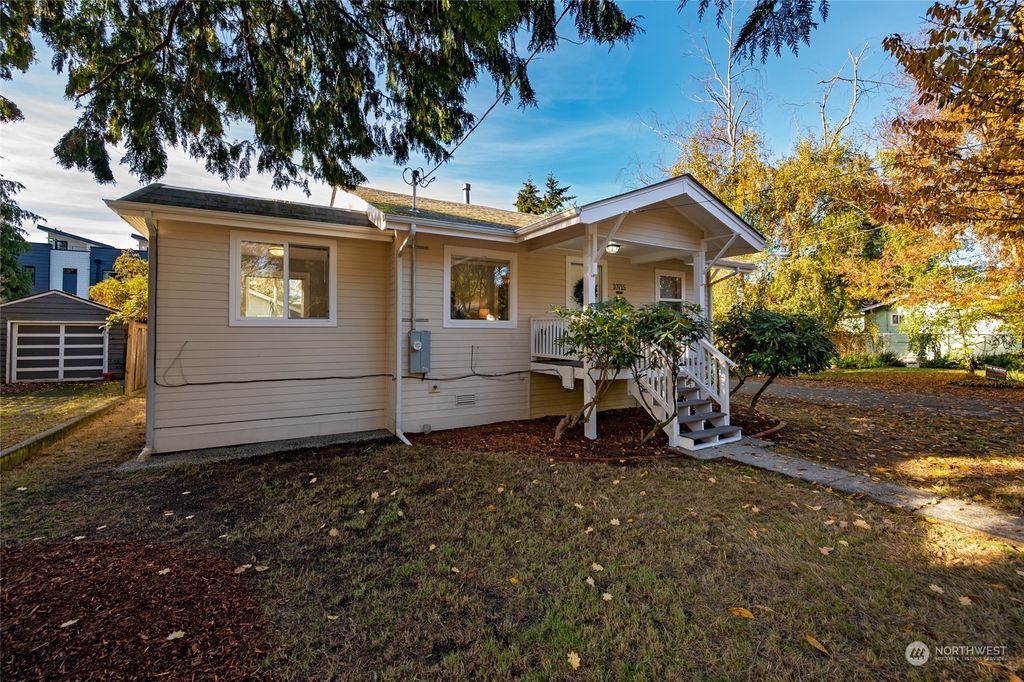 Photo of 10715 Phinney Avenue N, Seattle, WA 98133 (MLS # 2024904)