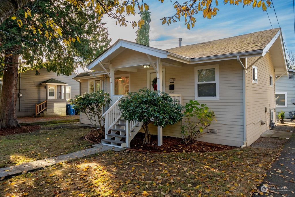Photo of 10715 Phinney Avenue N, Seattle, WA 98133 (MLS # 2024904)