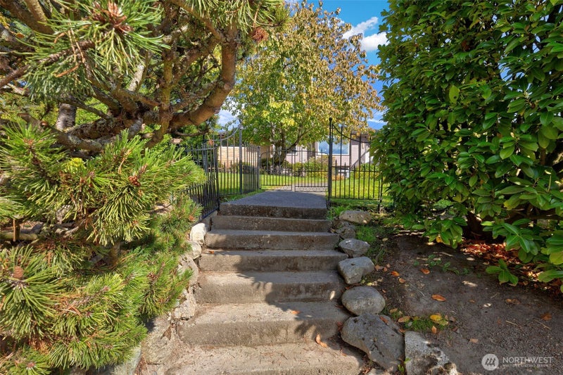 18750 Fjord Drive NE