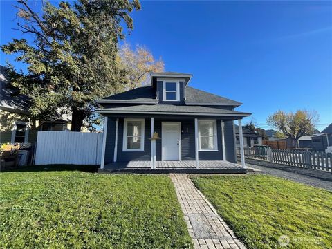 Photo of 303 Methow Street, Wenatchee, WA 98801 (MLS # 2453379)