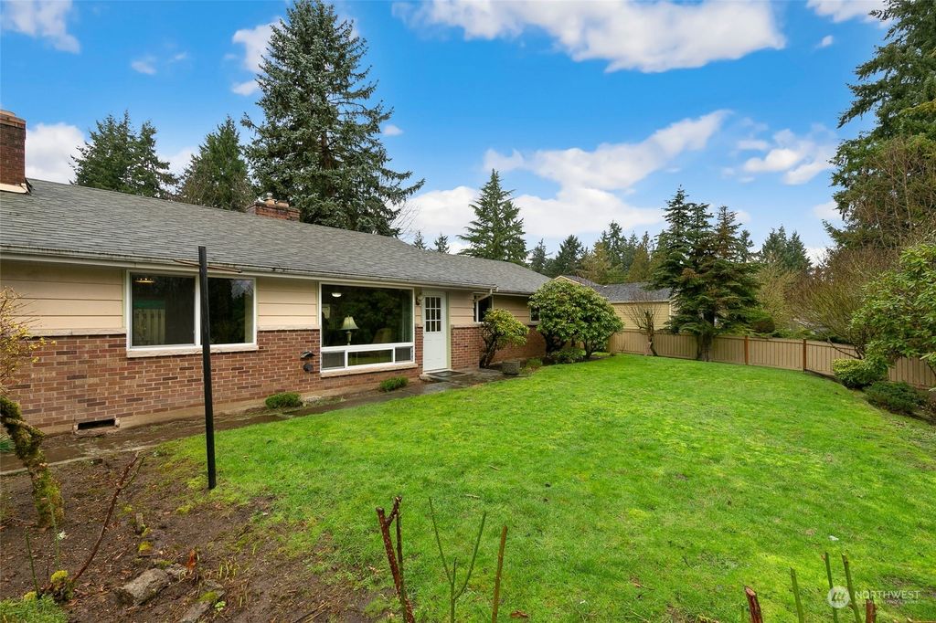 Photo of 15710 NE 62nd Court, Redmond, WA 98052 (MLS # 2203741)