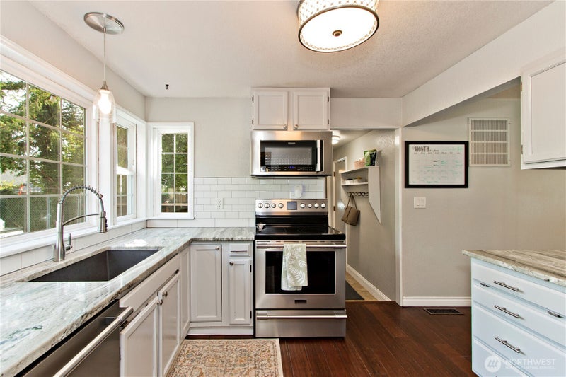 2871 Initial Avenue