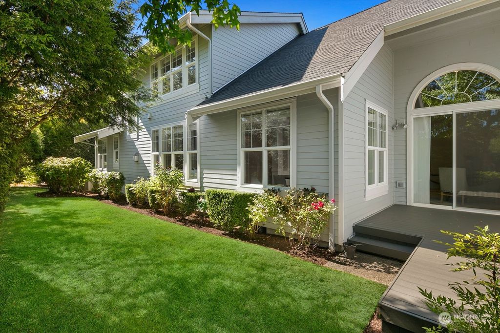 Photo of 1395 NE Katsura Street, Issaquah, WA 98029 (MLS # 2271804)