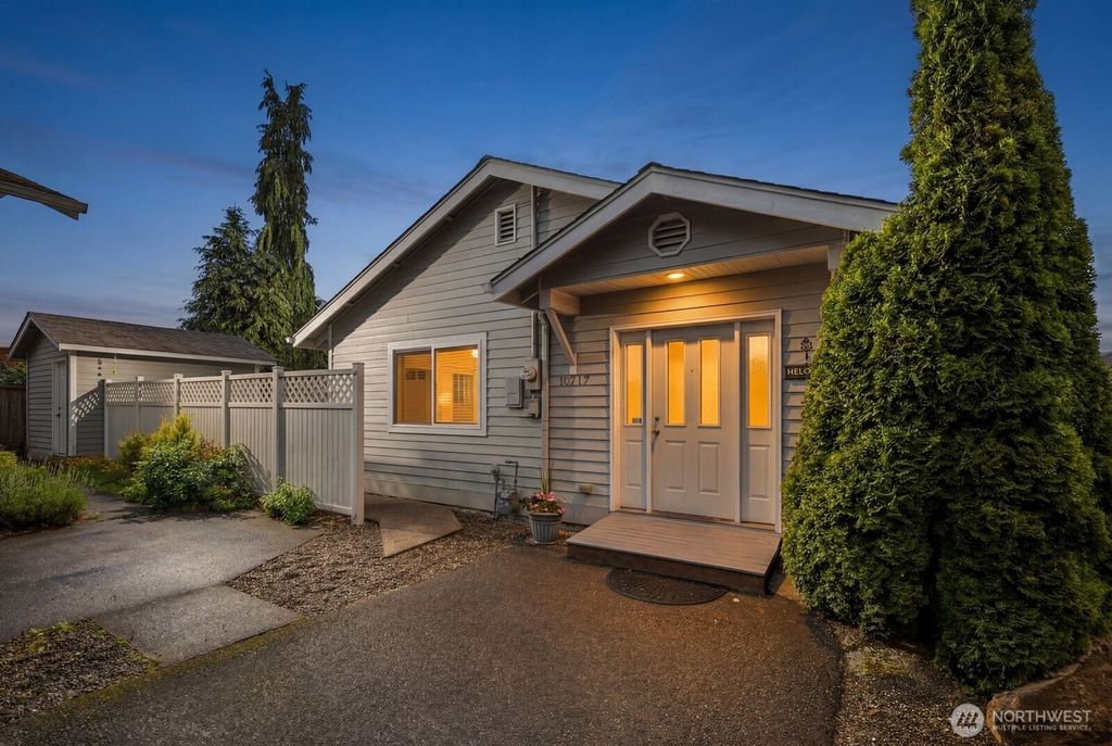 Photo of 10717 Phinney Avenue N, Seattle, WA 98133 (MLS # 2532719)