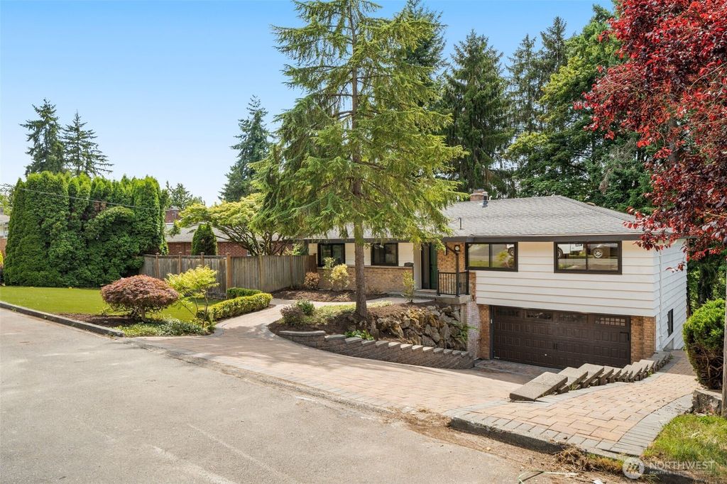 Photo of 21239 15th Avenue S, Des Moines, WA 98198 (MLS # 2397637)