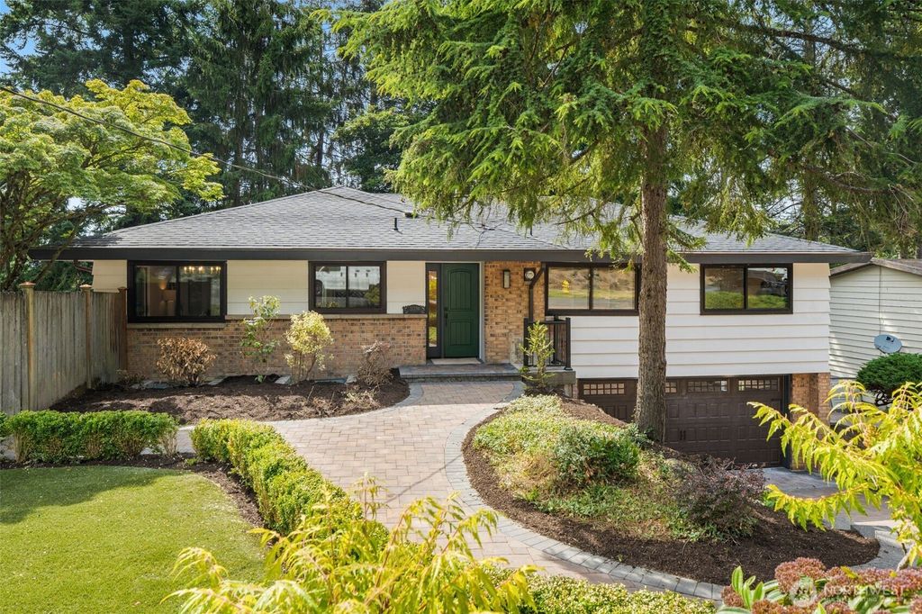 Photo of 21239 15th Avenue S, Des Moines, WA 98198 (MLS # 2397637)