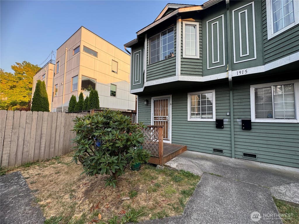 Photo of 1915 E Spruce Street #A, Seattle, WA 98122 (MLS # 2573459)