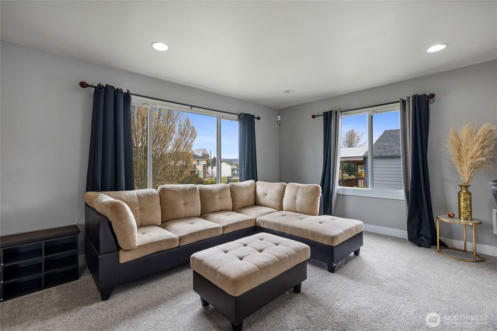 Photo of 1646 E Wright Avenue, Tacoma, WA 98404 (MLS # 2500365)