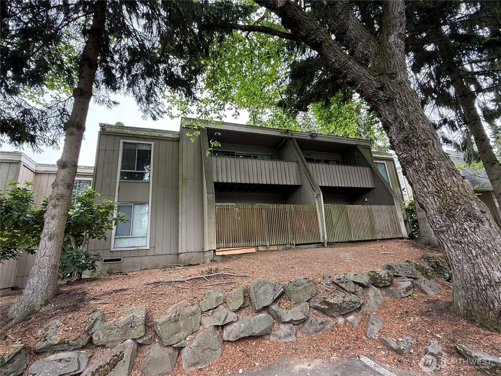 Photo of 4802 180th Street SW #F202, Lynnwood, WA 98037 (MLS # 2568276)