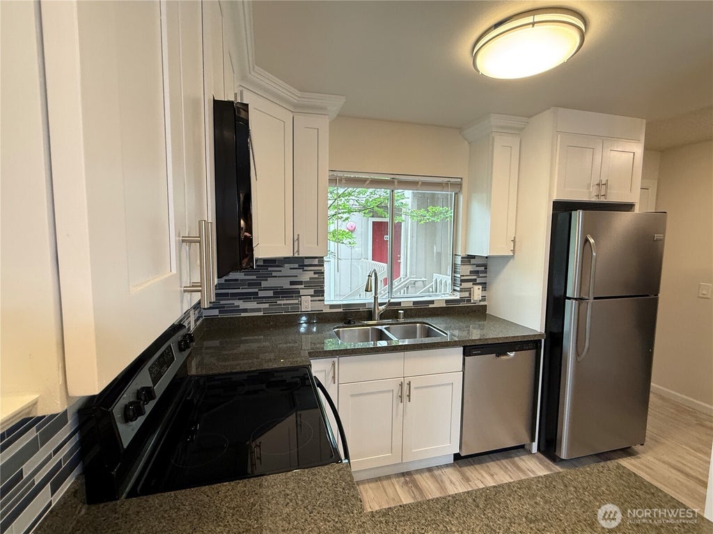 Photo of 4802 180th Street SW #F202, Lynnwood, WA 98037 (MLS # 2568276)
