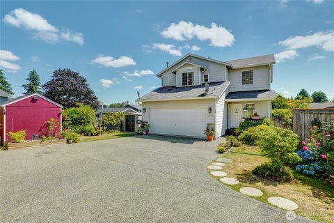 Photo of 929 149th Place SW, Lynnwood, WA 98087 (MLS # 2570453)