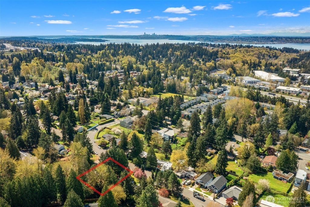 Photo of 12604 109th Pl Pl, Kirkland, WA 98033 (MLS # 2509936)