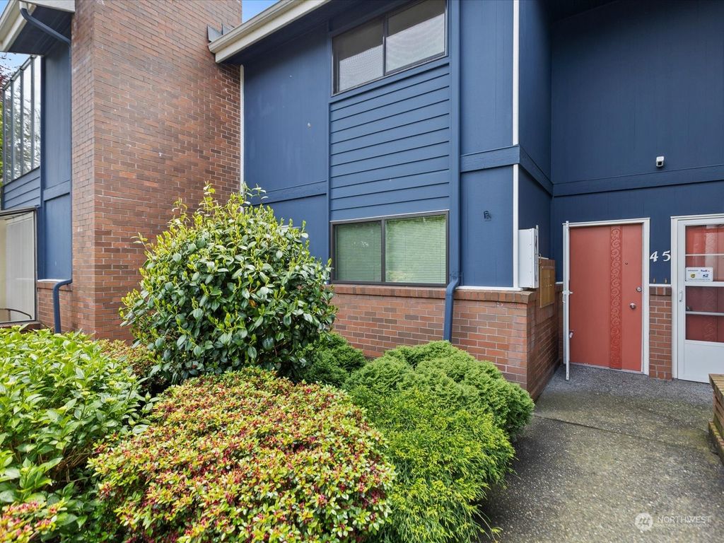 Photo of 3401 Oakes Avenue #4, Everett, WA 98201 (MLS # 2240604)