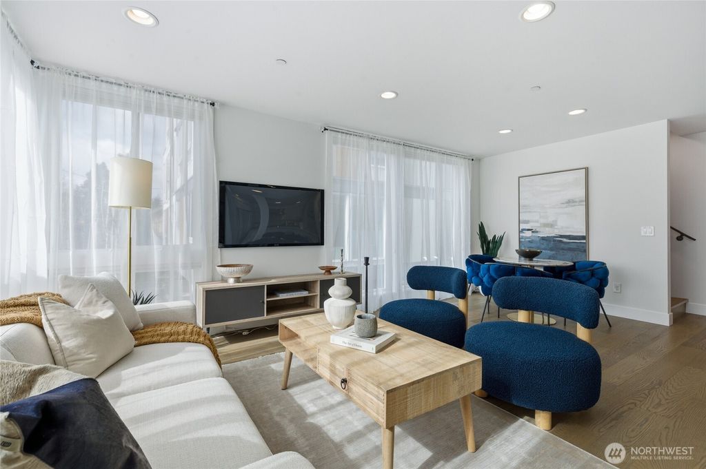 Photo of 10712 SE 2nd Street, Bellevue, WA 98004 (MLS # 2489519)