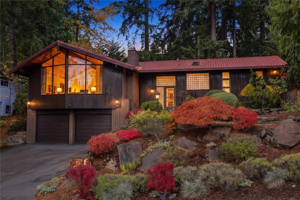 Photo of 606 N 178th Street, Shoreline, WA 98133 (MLS # 2598730)