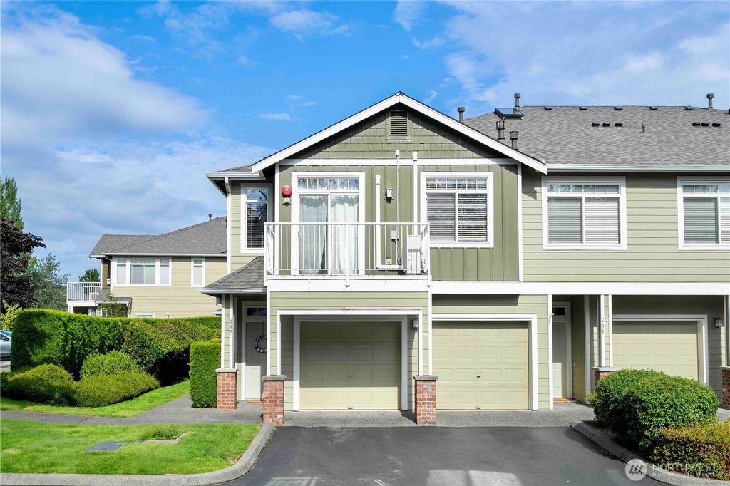 Photo of 740 241st Lane SE, Sammamish, WA 98074 (MLS # 2423771)