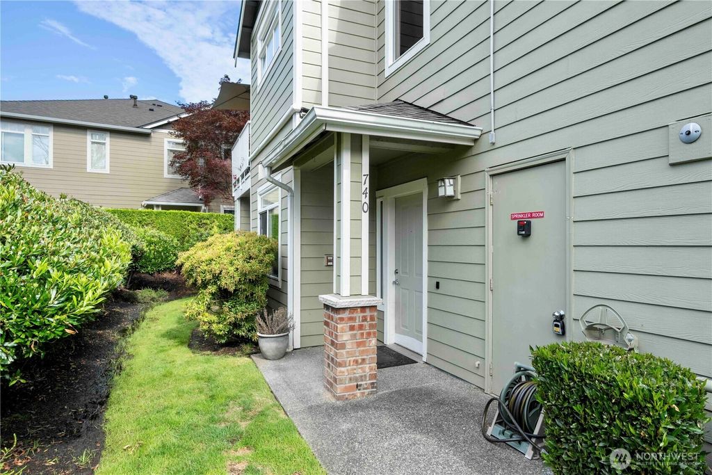 Photo of 740 241st Lane SE, Sammamish, WA 98074 (MLS # 2423771)