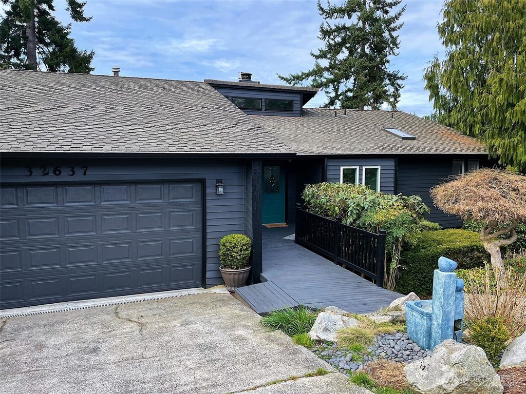 Photo of 32637 39TH Place SW, Federal Way, WA 98023 (MLS # 2421434)