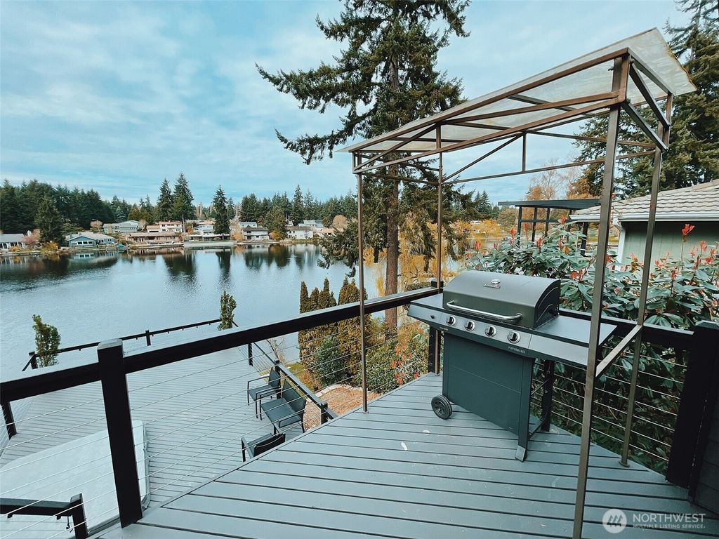 Photo of 32637 39TH Place SW, Federal Way, WA 98023 (MLS # 2421434)