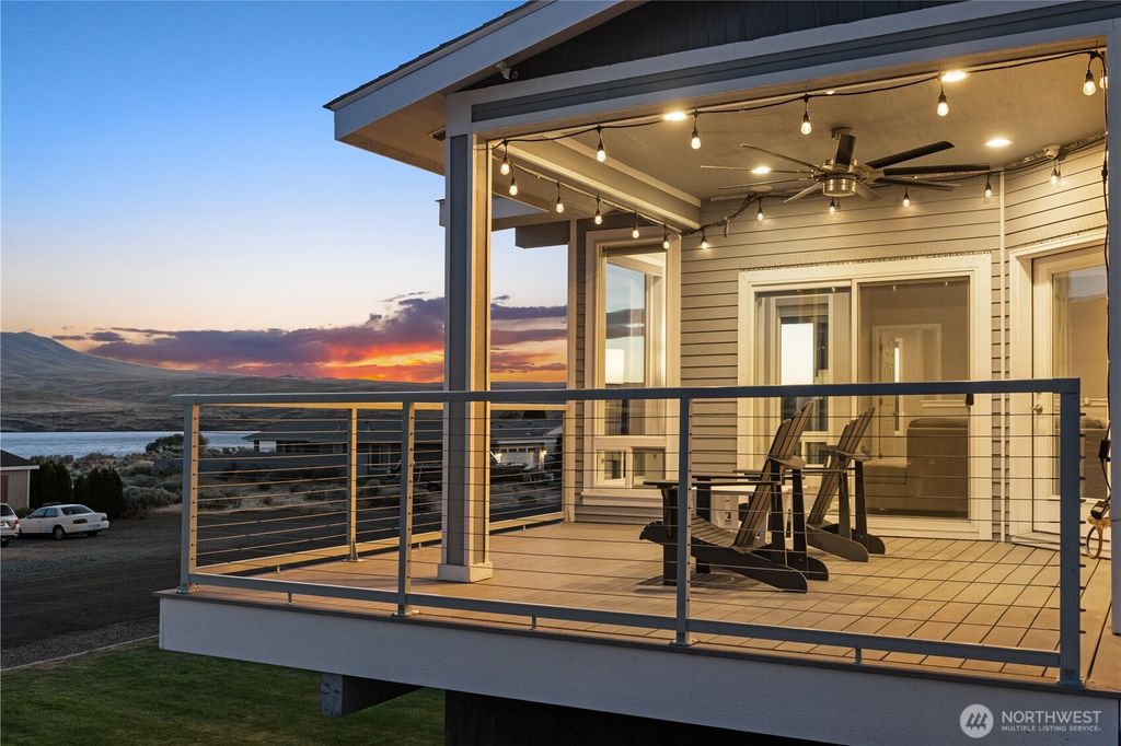 Photo of 307 Arrowhead Park SW, Mattawa, WA 99349 (MLS # 2494420)