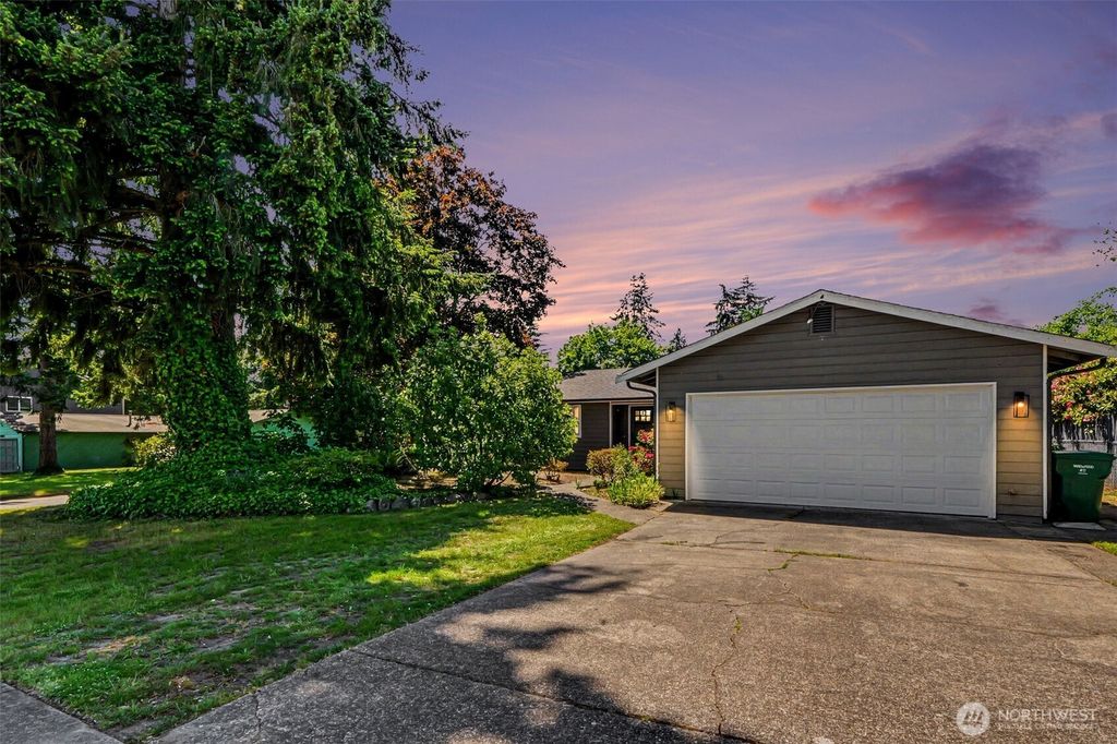 Photo of 28605 30th Avenue S, Federal Way, WA 98003 (MLS # 2530433)