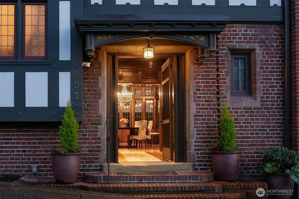 Photo of 803 E Prospect Street, Seattle, WA 98102 (MLS # 2491348)