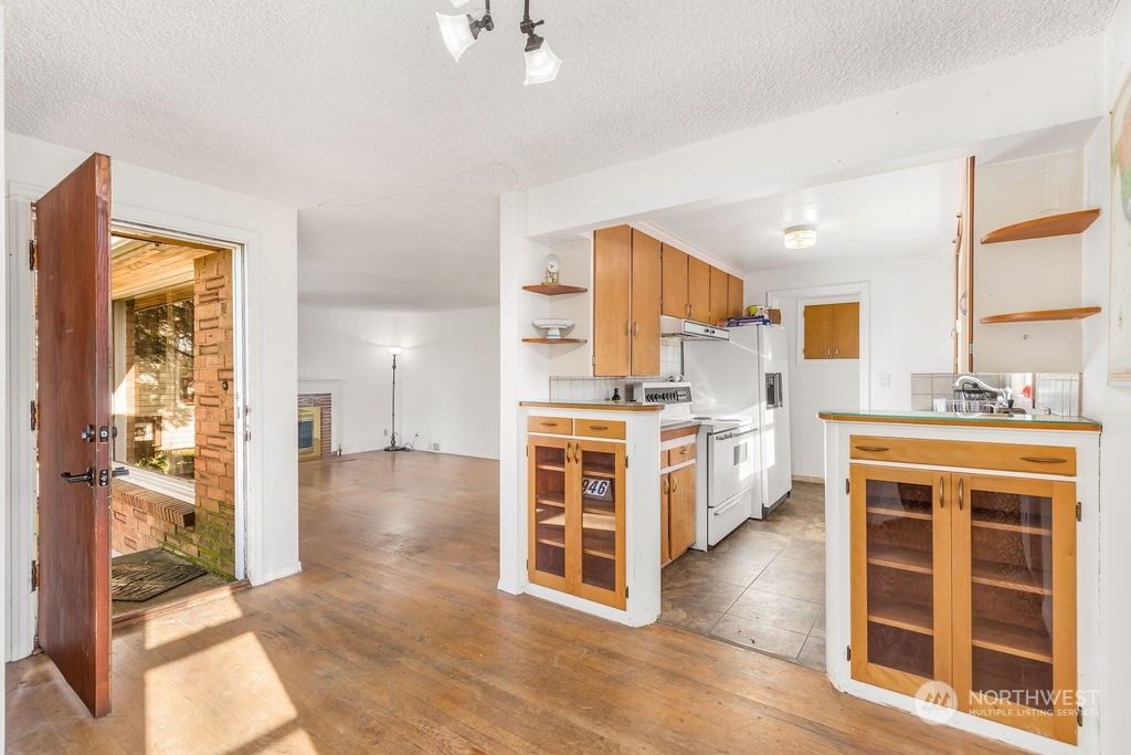 Photo of 5946 39th Avenue SW, Seattle, WA 98136 (MLS # 2196963)