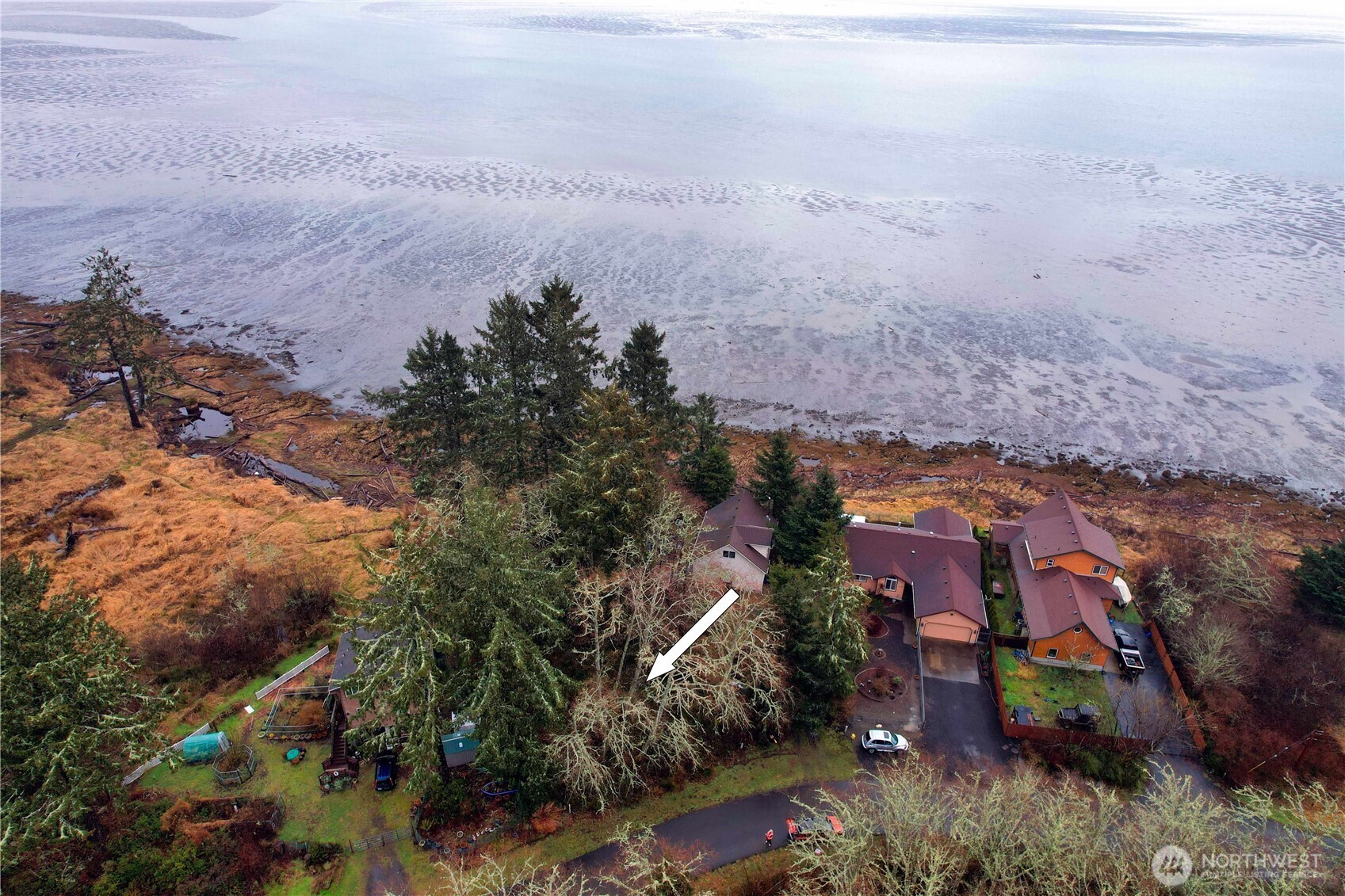 816 Duck lake Drive NE