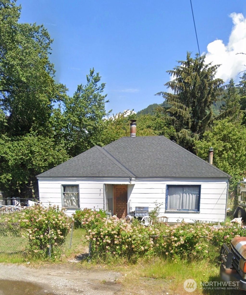 Photo of 910 Madison Avenue, Darrington, WA 98241 (MLS # 2482196)