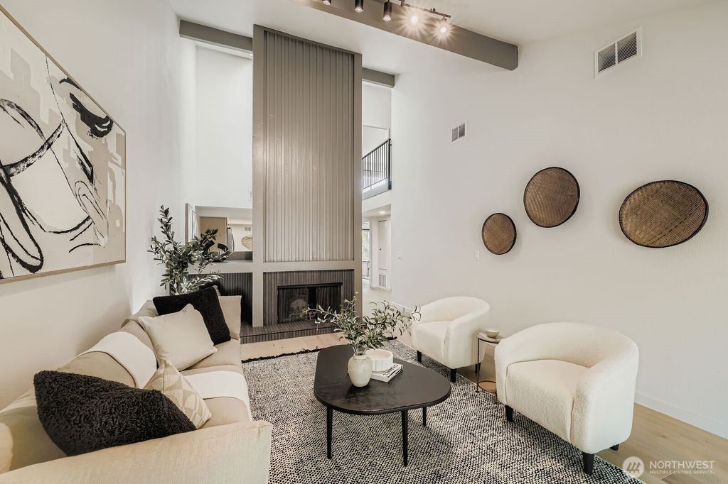 Photo of 14208 NE 2nd Place, Bellevue, WA 98007 (MLS # 2412554)