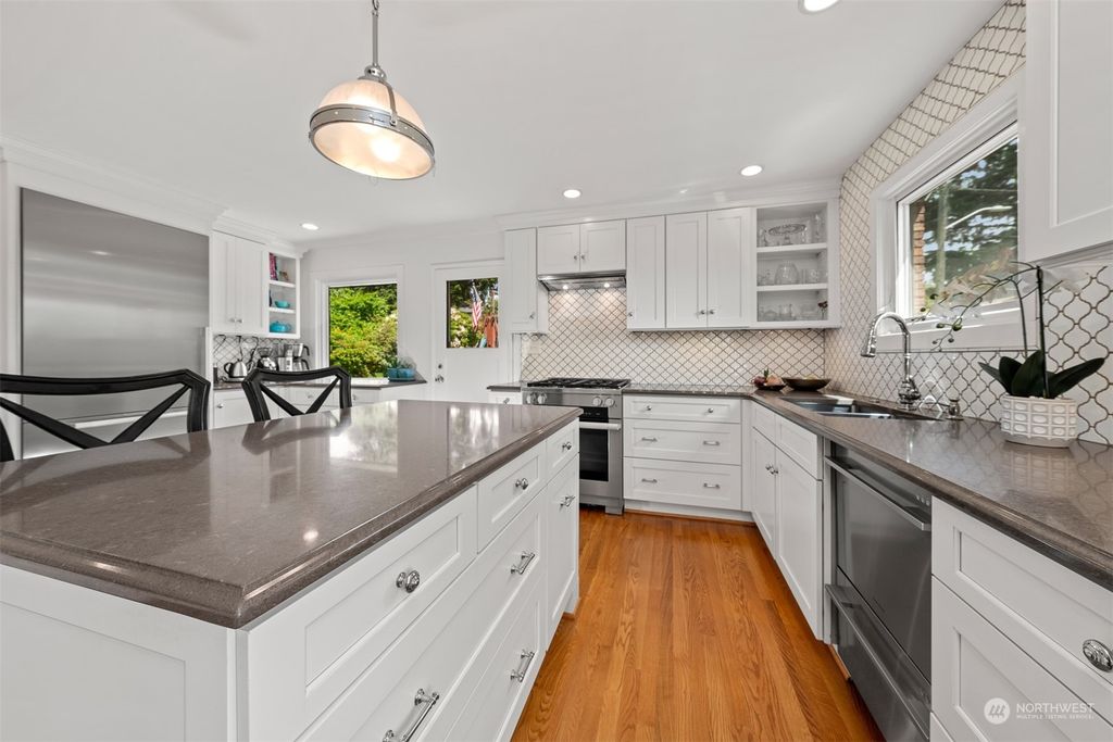 Photo of 106 N 117th Street, Seattle, WA 98133 (MLS # 2250161)