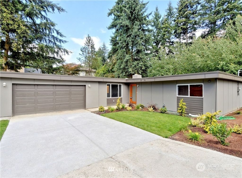 Photo of 13124 NE 73rd Street, Kirkland, WA 98033 (MLS # 2128059)