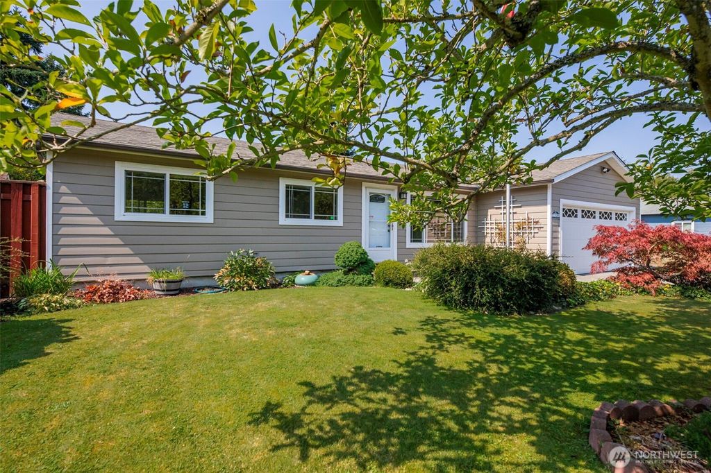 Photo of 7206 6th Avenue W, Everett, WA 98203 (MLS # 2429491)