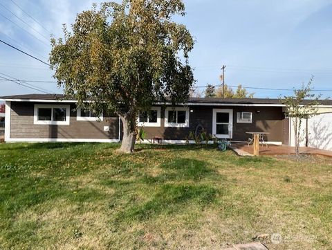 Photo of 9016 Bong Loop Drive #B, Moses Lake, WA 98837 (MLS # 2450965)