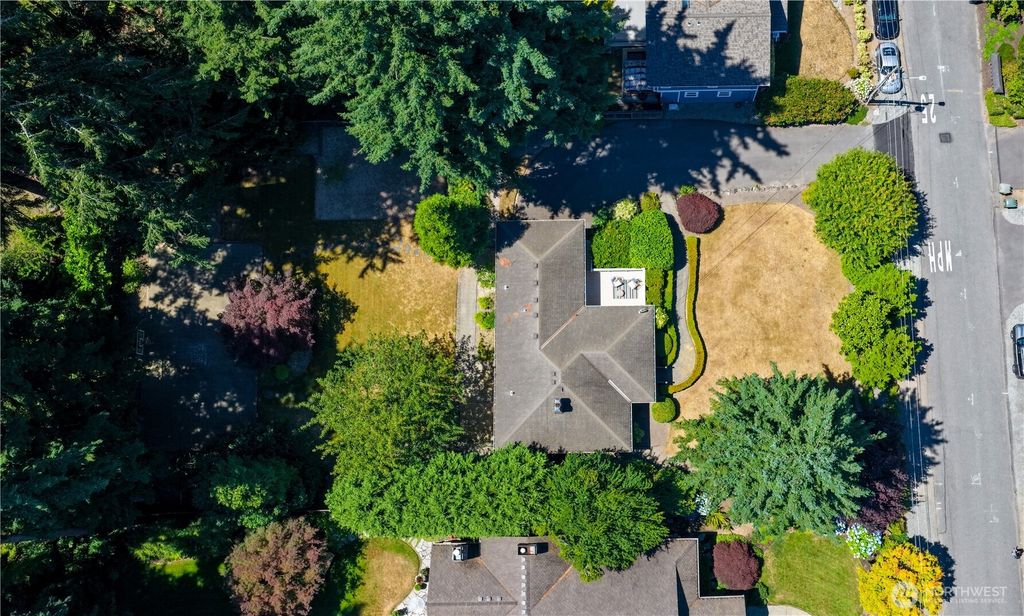 Photo of 10425 SE 22nd Street, Bellevue, WA 98004 (MLS # 2402943)