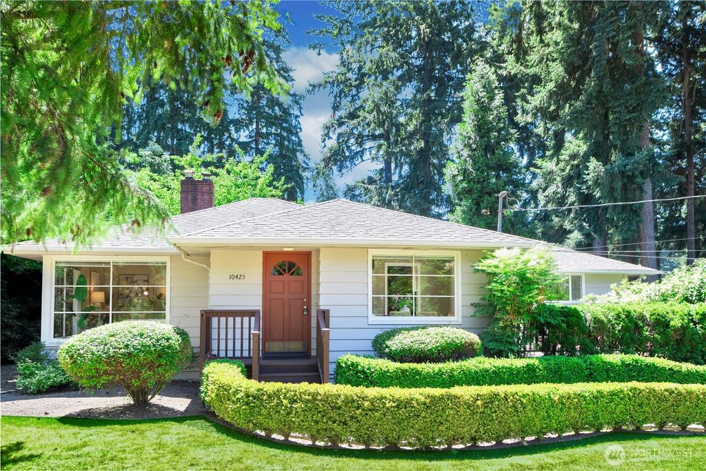 Photo of 10425 SE 22nd Street, Bellevue, WA 98004 (MLS # 2402943)