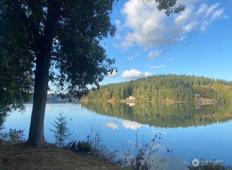 1304 Madrona Beach Road NW