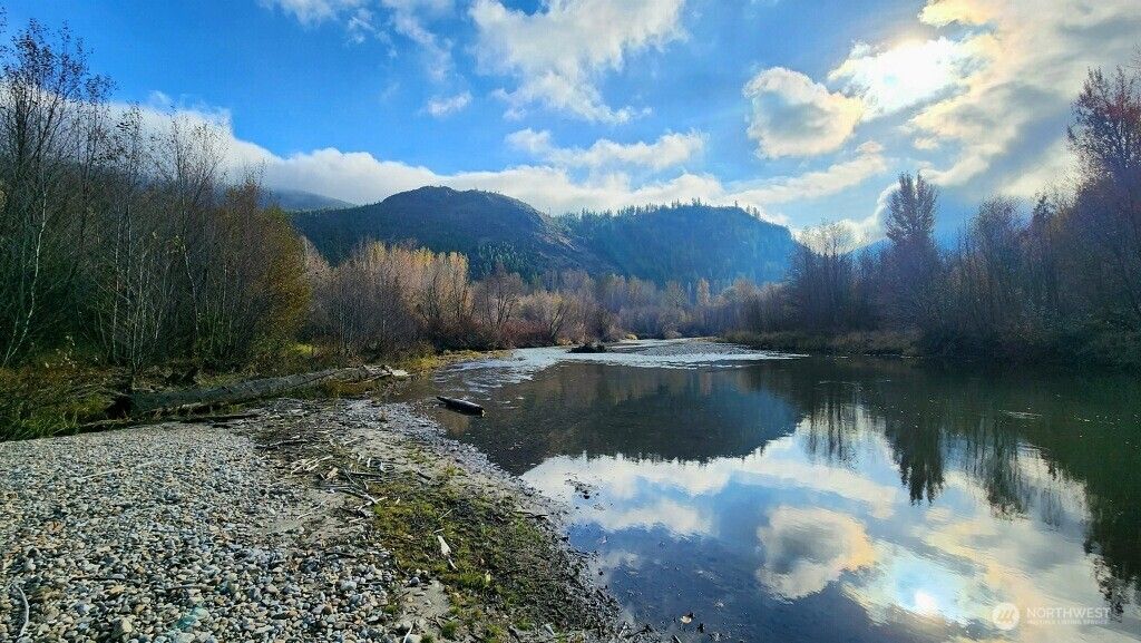 Photo of 0 Entiat River Rd, Entiat, WA 98822 (MLS # 2481434)