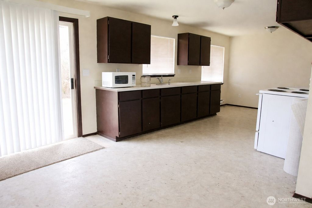 Photo of 1100 Coolidge Road, Aberdeen, WA 98520 (MLS # 2502472)