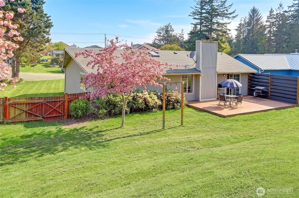 Photo of 2180 Westwood Place, Oak Harbor, WA 98277 (MLS # 2512698)