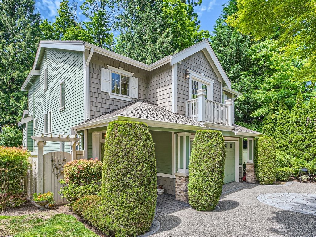 Photo of 7109 117th Place NE, Kirkland, WA 98033 (MLS # 2126046)