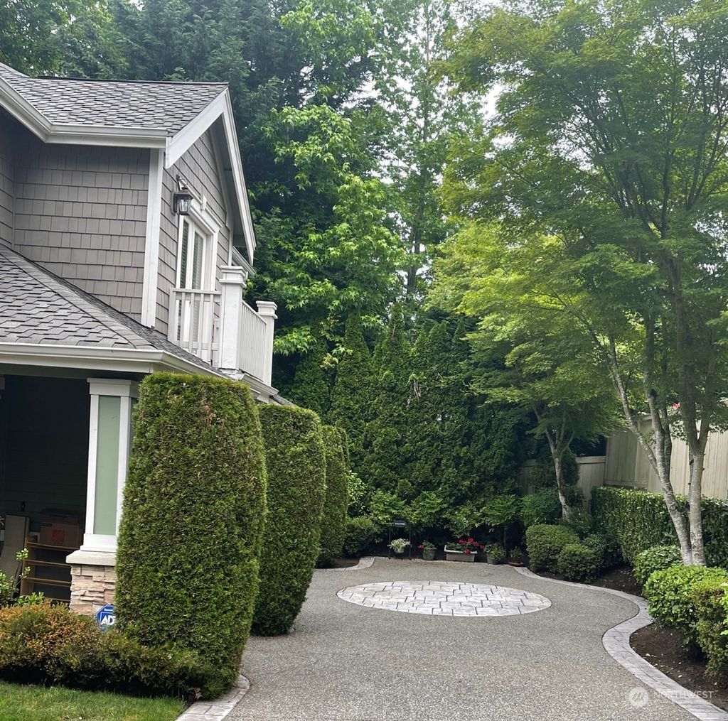 Photo of 7109 117th Place NE, Kirkland, WA 98033 (MLS # 2126046)