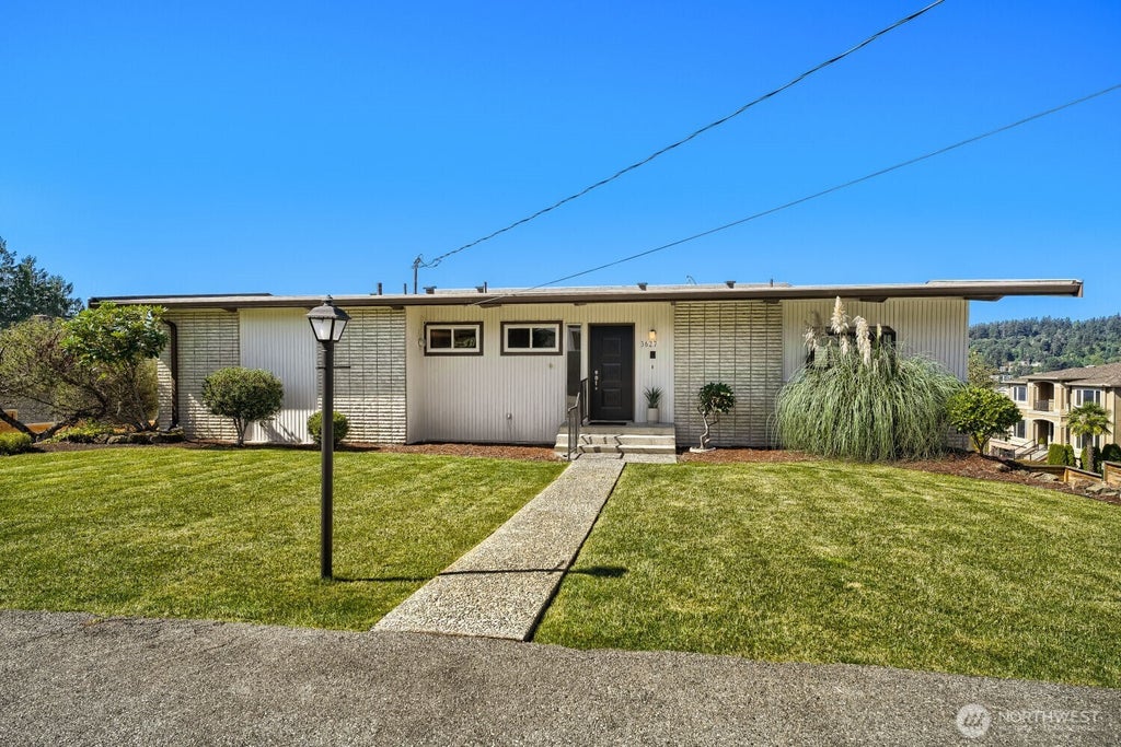 Photo of 3627 Wells Avenue N, Renton, WA 98056 (MLS # 2583768)